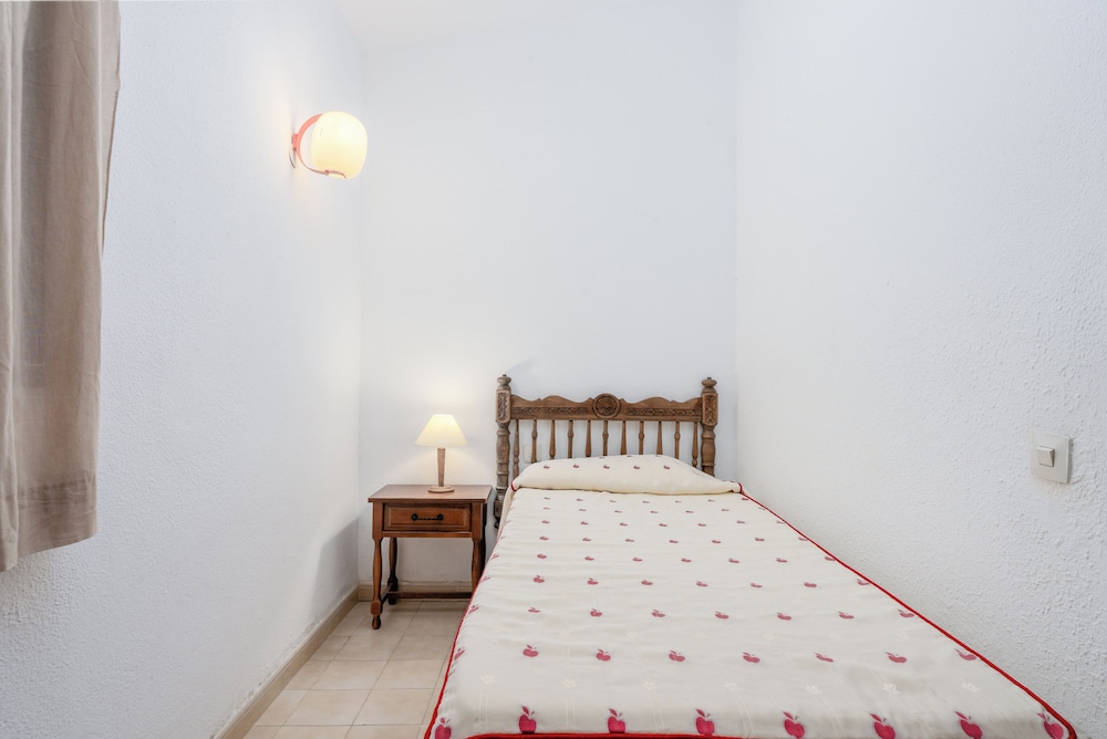 1 BEDROOM, ECONOMY