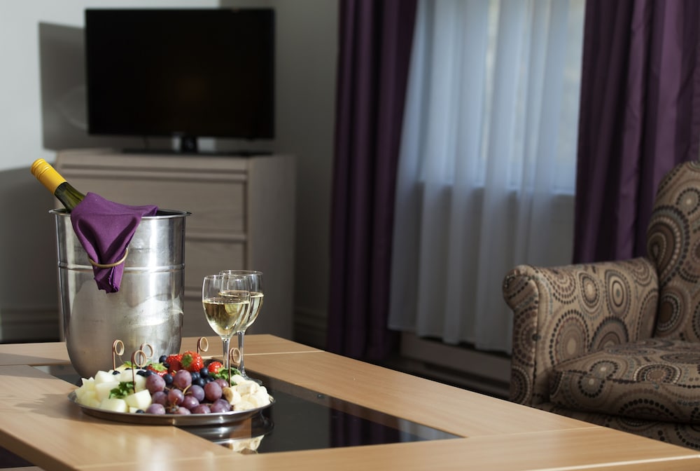 Airport Hotel Mara 40/54