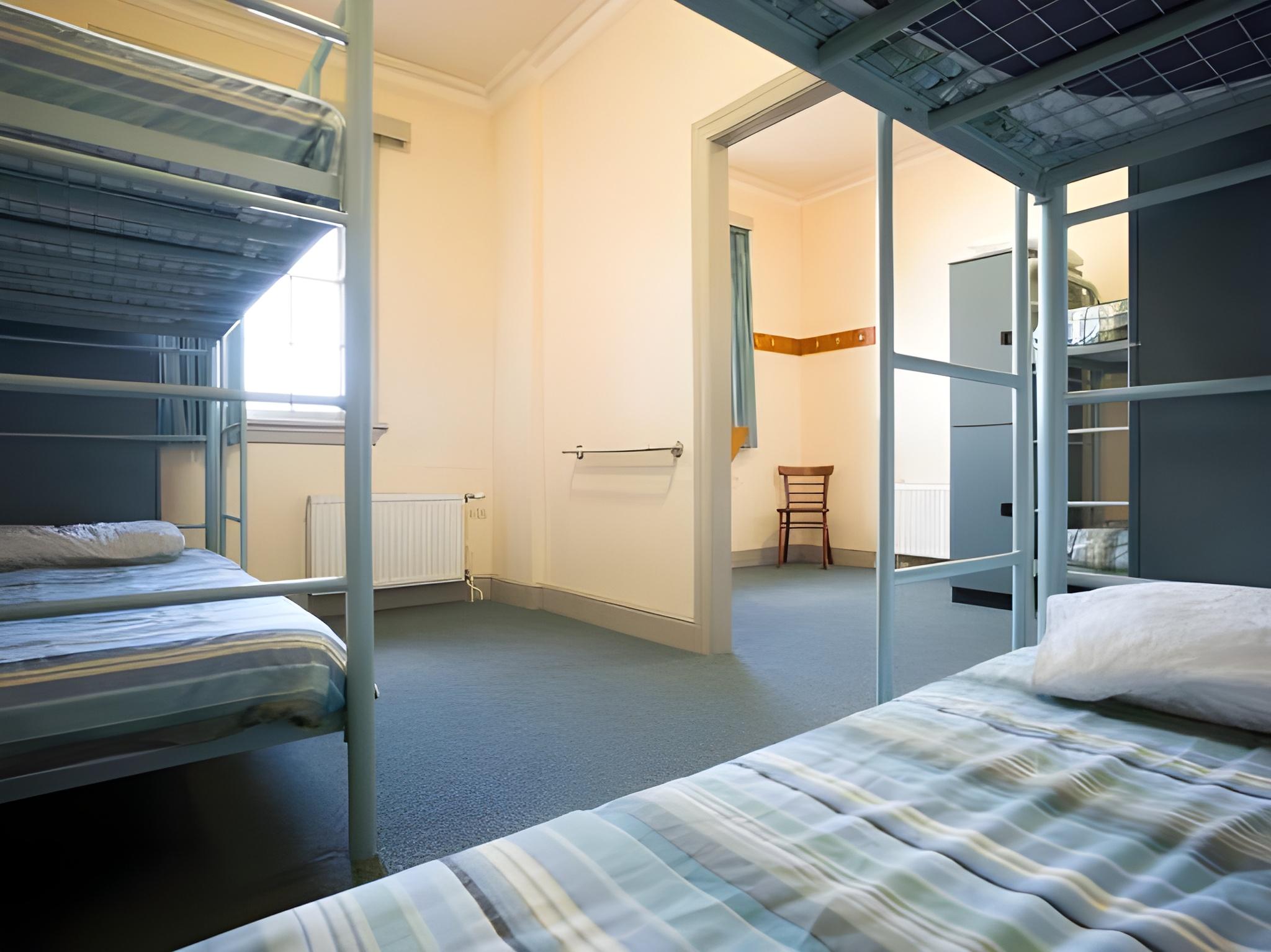 Female Dorm, Female Only, 6 People