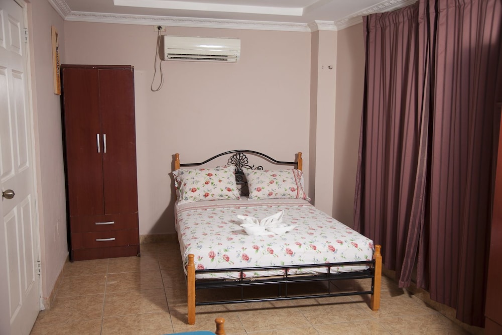 ROOM, TRIPLE, MULTIPLE BEDS