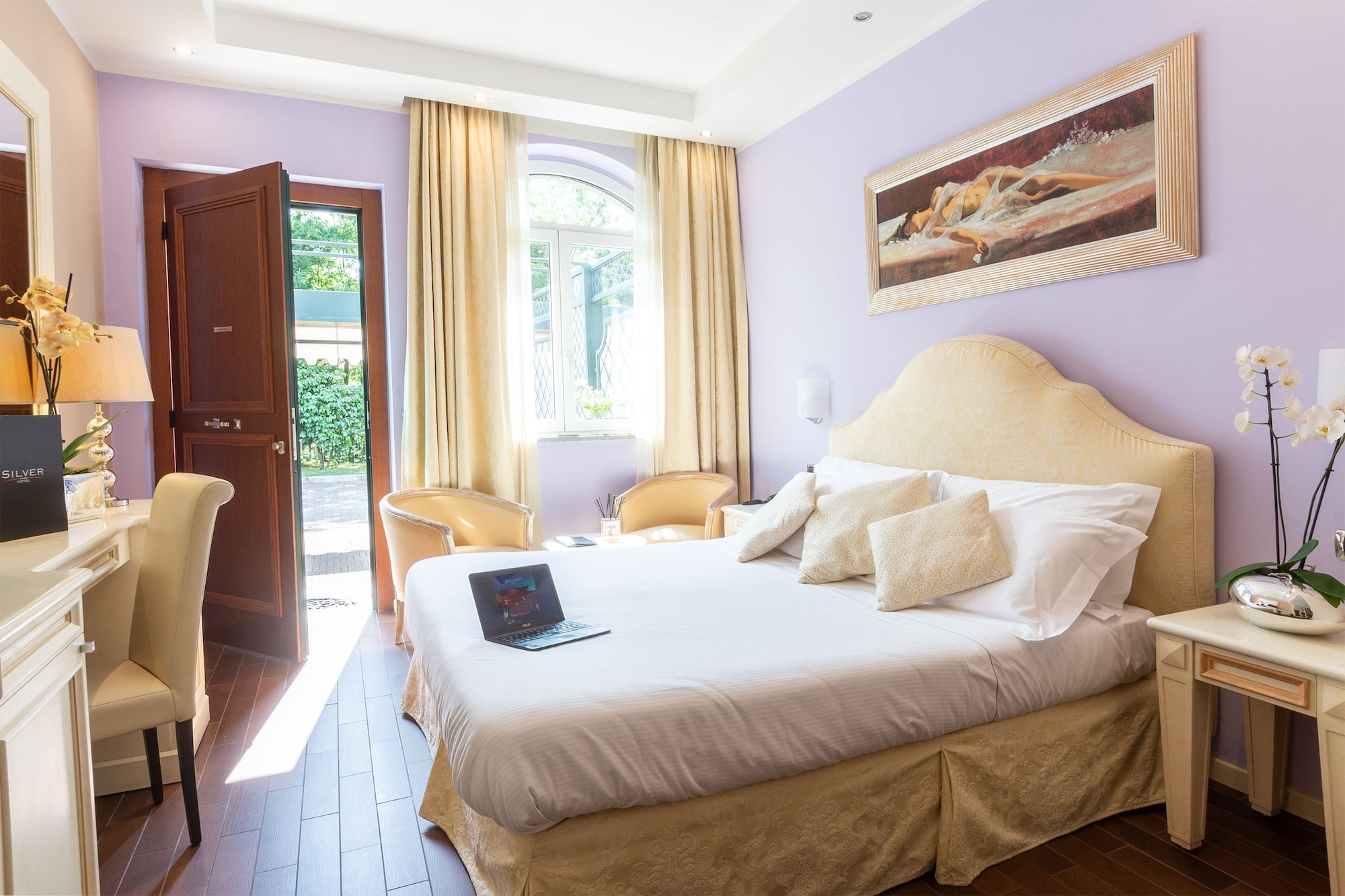 ROOM, DOUBLE BED