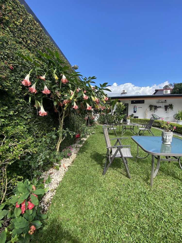 Berlor Airport Inn 46/50