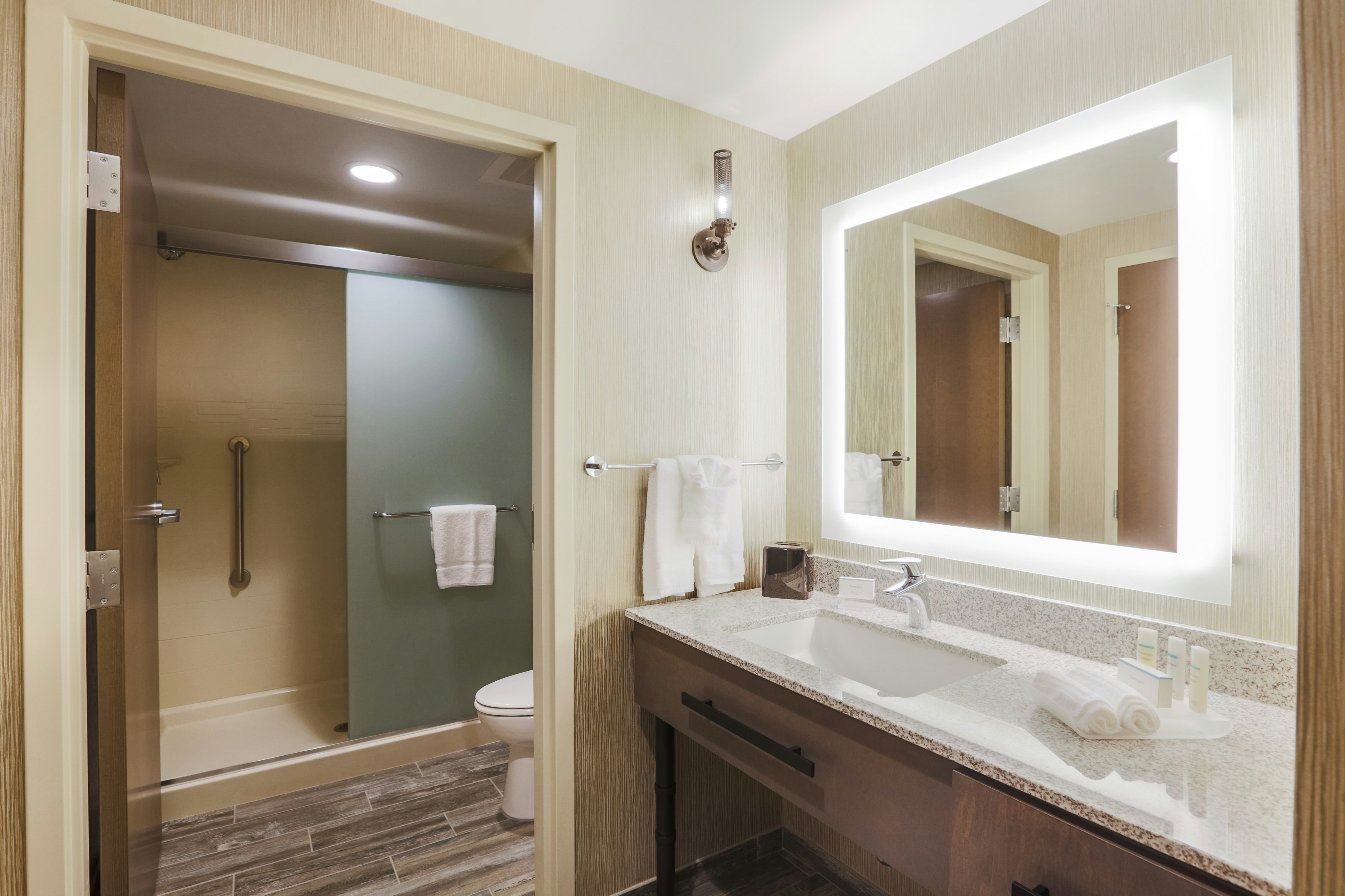 استوديو بريميوم بسريرين كوين، HOMEWOOD SUITES BY HILTON CHARLESTON HISTORIC DISTRICT 2/2