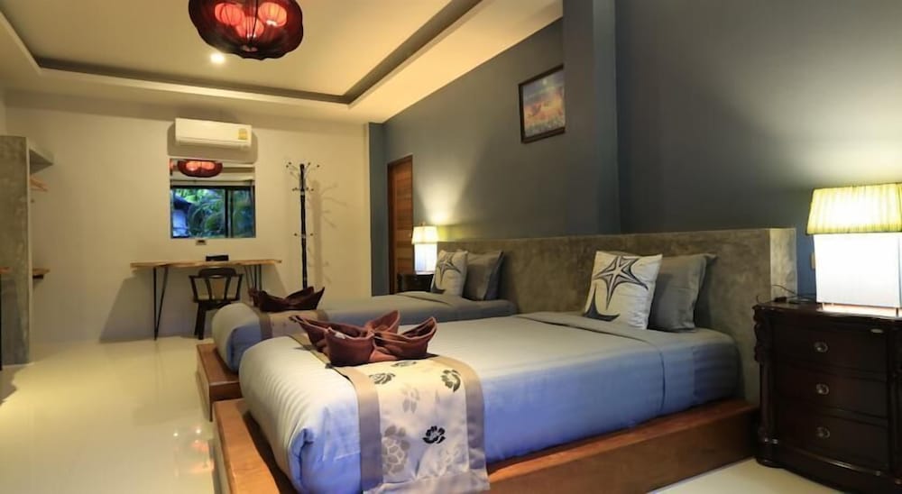 DELUXE, TWIN BEDS