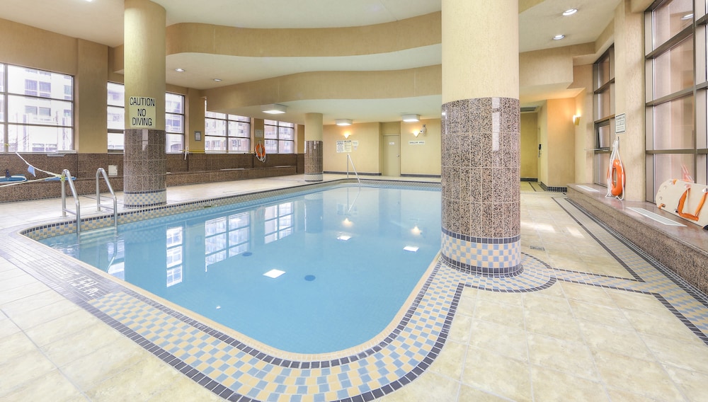 Canada Suites on Bay 23/50