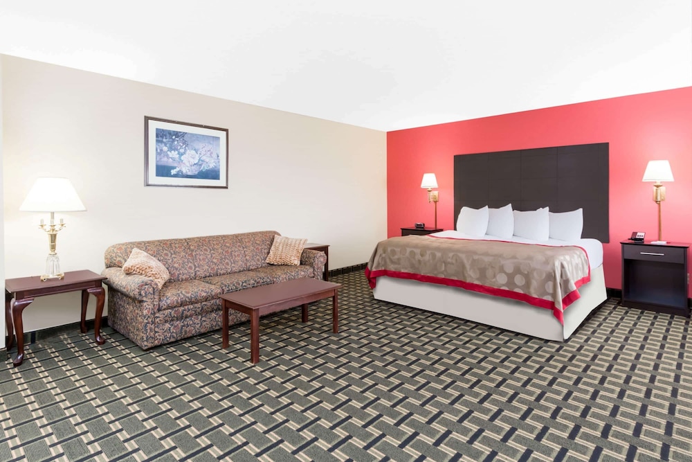 Ramada By Wyndham Vandalia 10/28