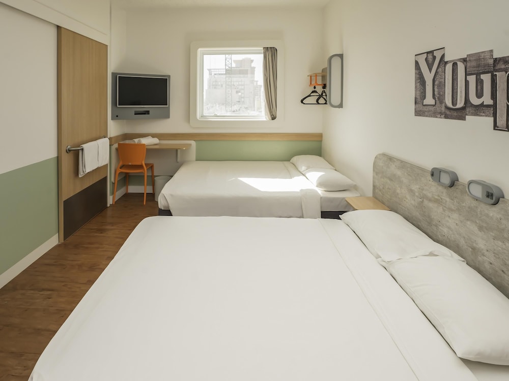 STANDARD, 2 DOUBLE BEDS