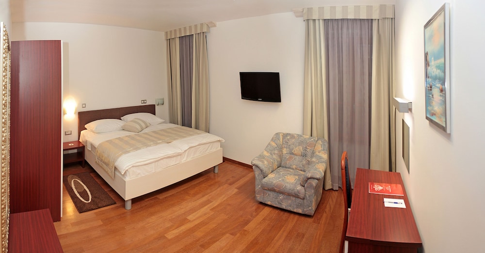 Hotel Monika 30/73