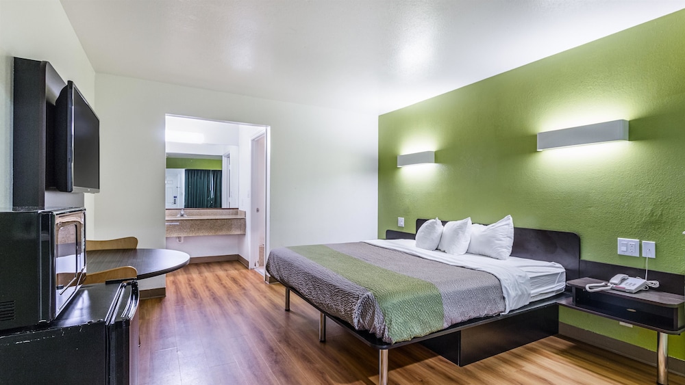 Motel6 San Marcos, TX - North 18/45