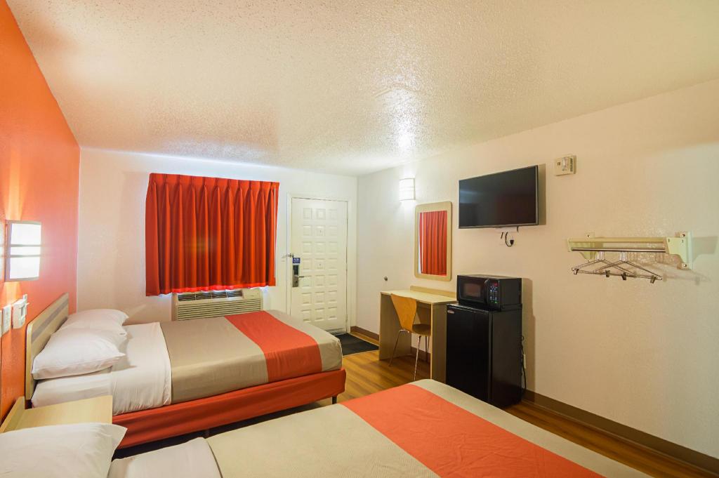 2 Full Beds - Smoking