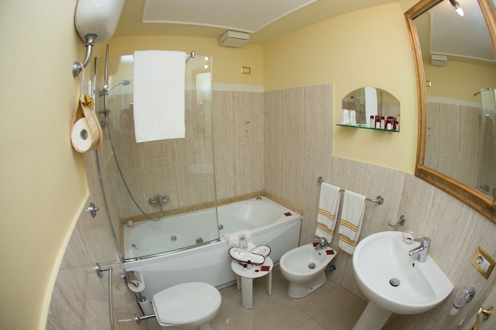 B B Art Suite Santa Brigida 40/43