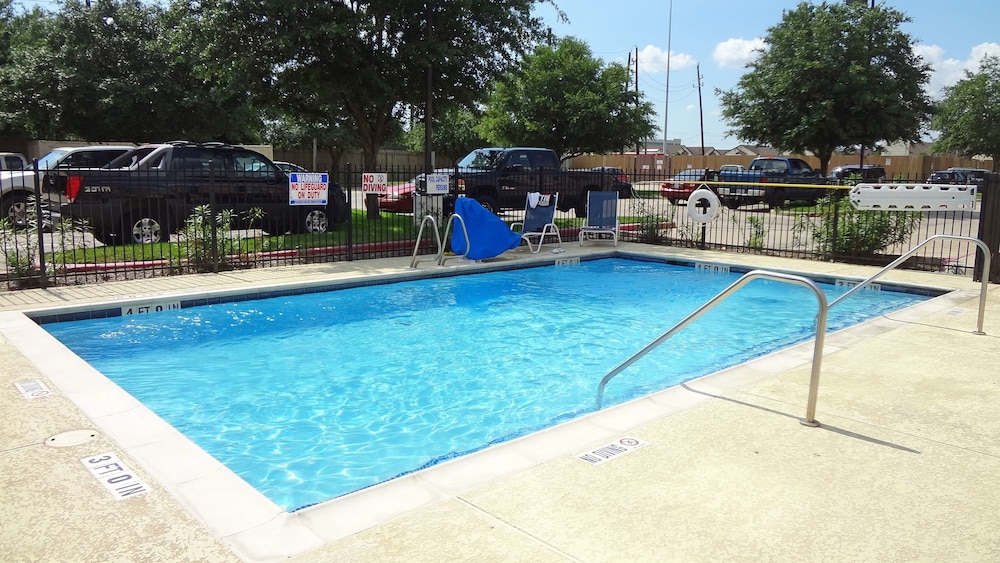Extended Stay America Suites Houston Sugar Land 31/57