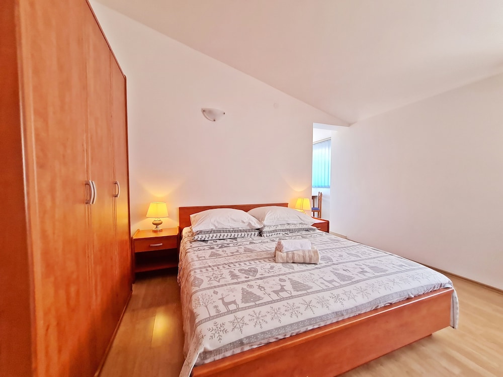 APARTMENTS ROOMS PORAT 12/47