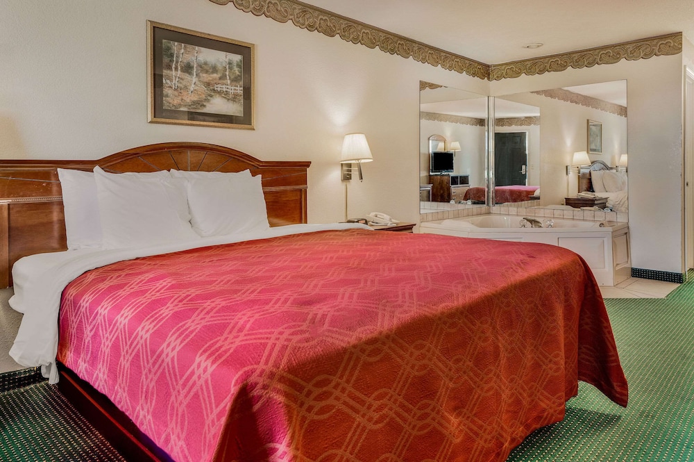 Rodeway Inn Sandersville, GA 15/39