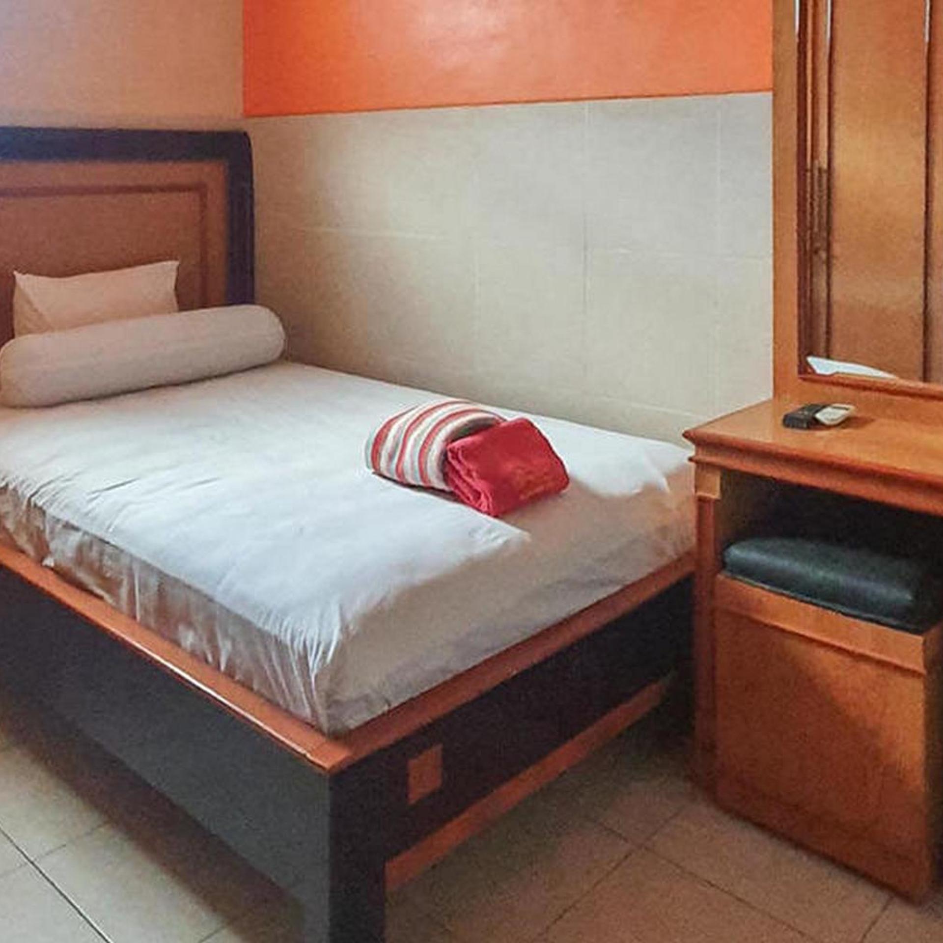 OYO 3727 Homestay Gayatri Sawojajar 19/57