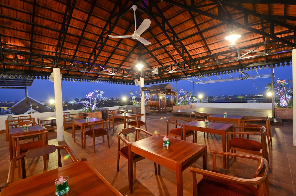 Royal Crown Hotel & Spa 59/70