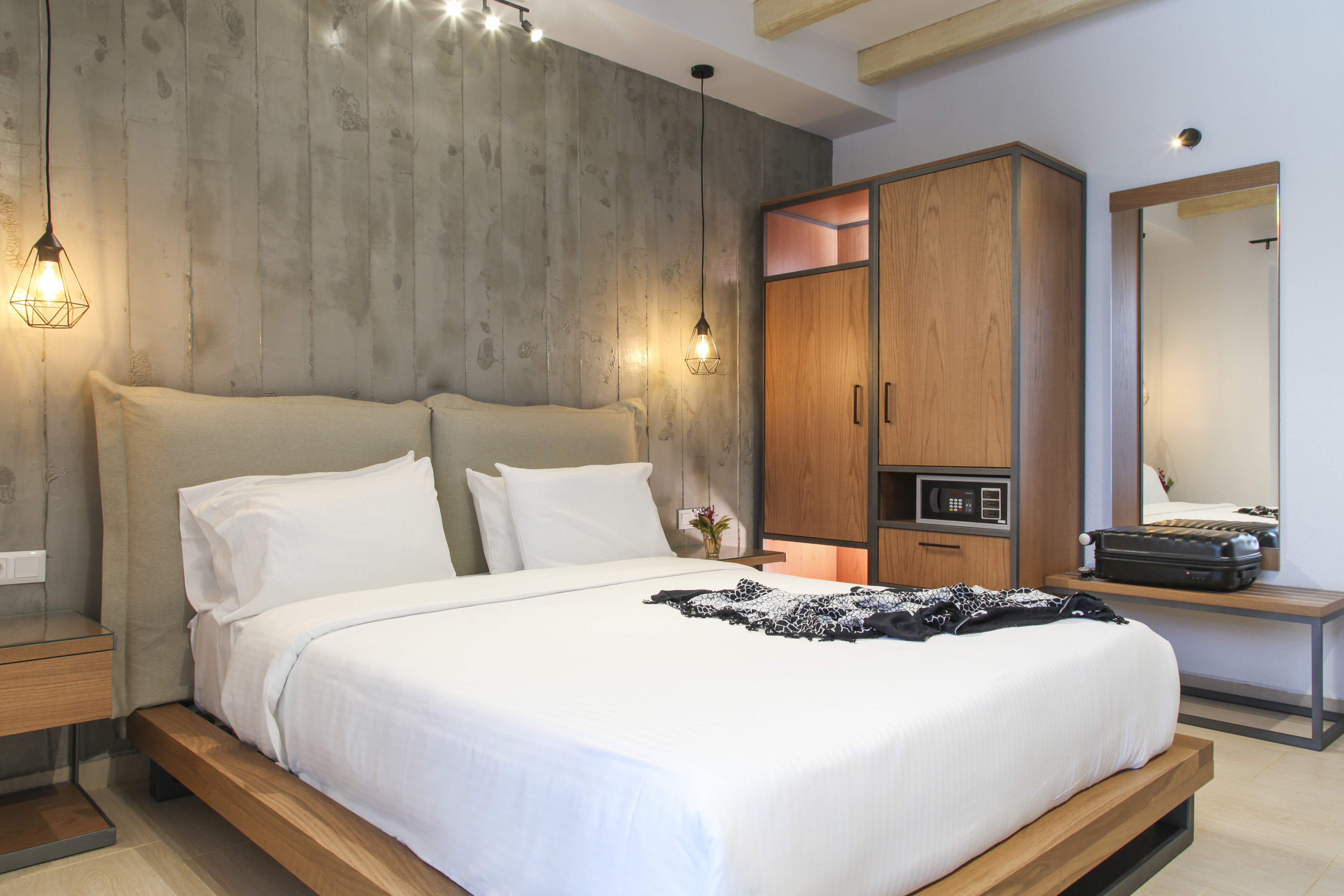 SUITE, PRIVATE POOL
