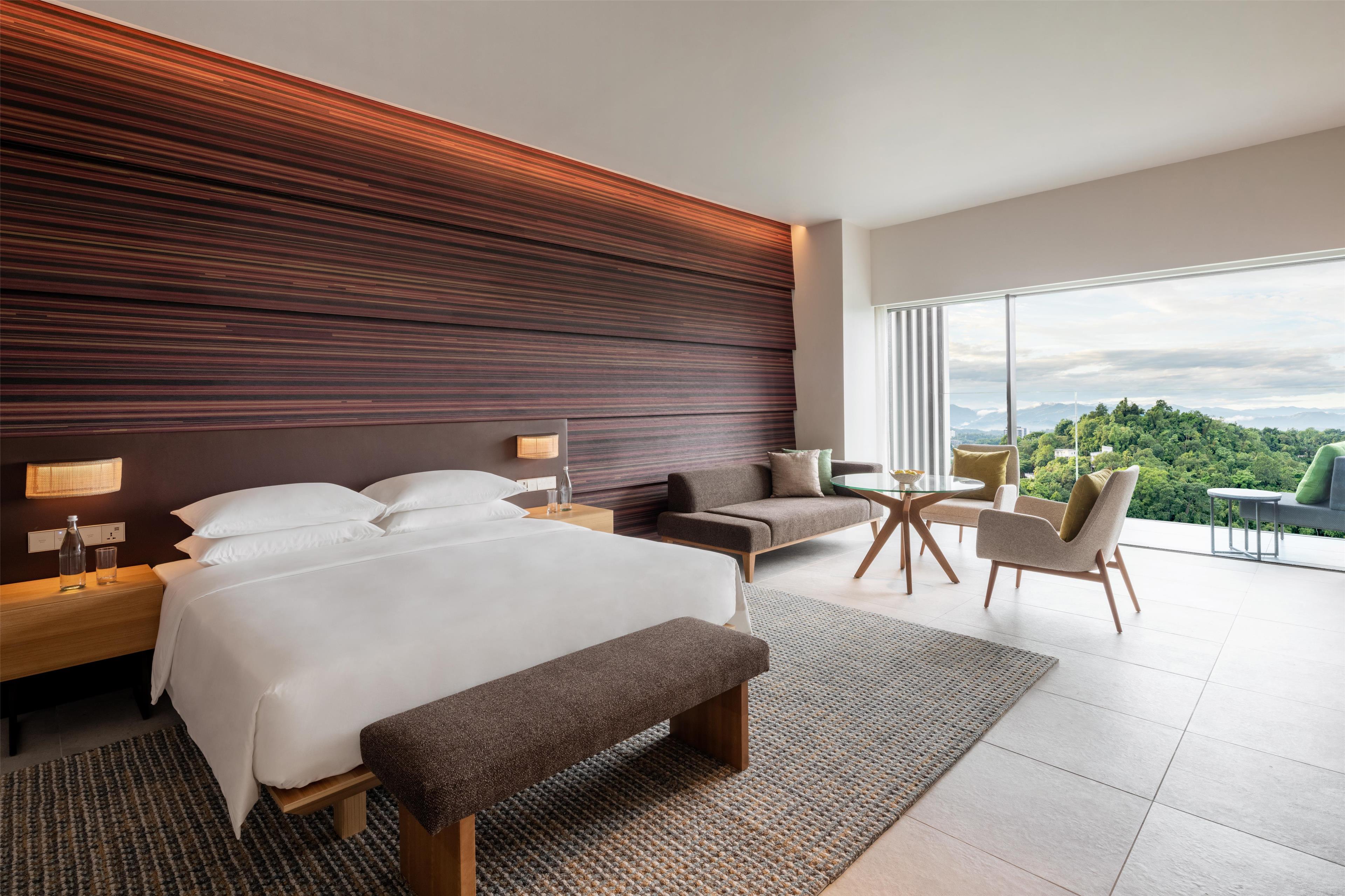 Deluxe, King Bed, Hill View