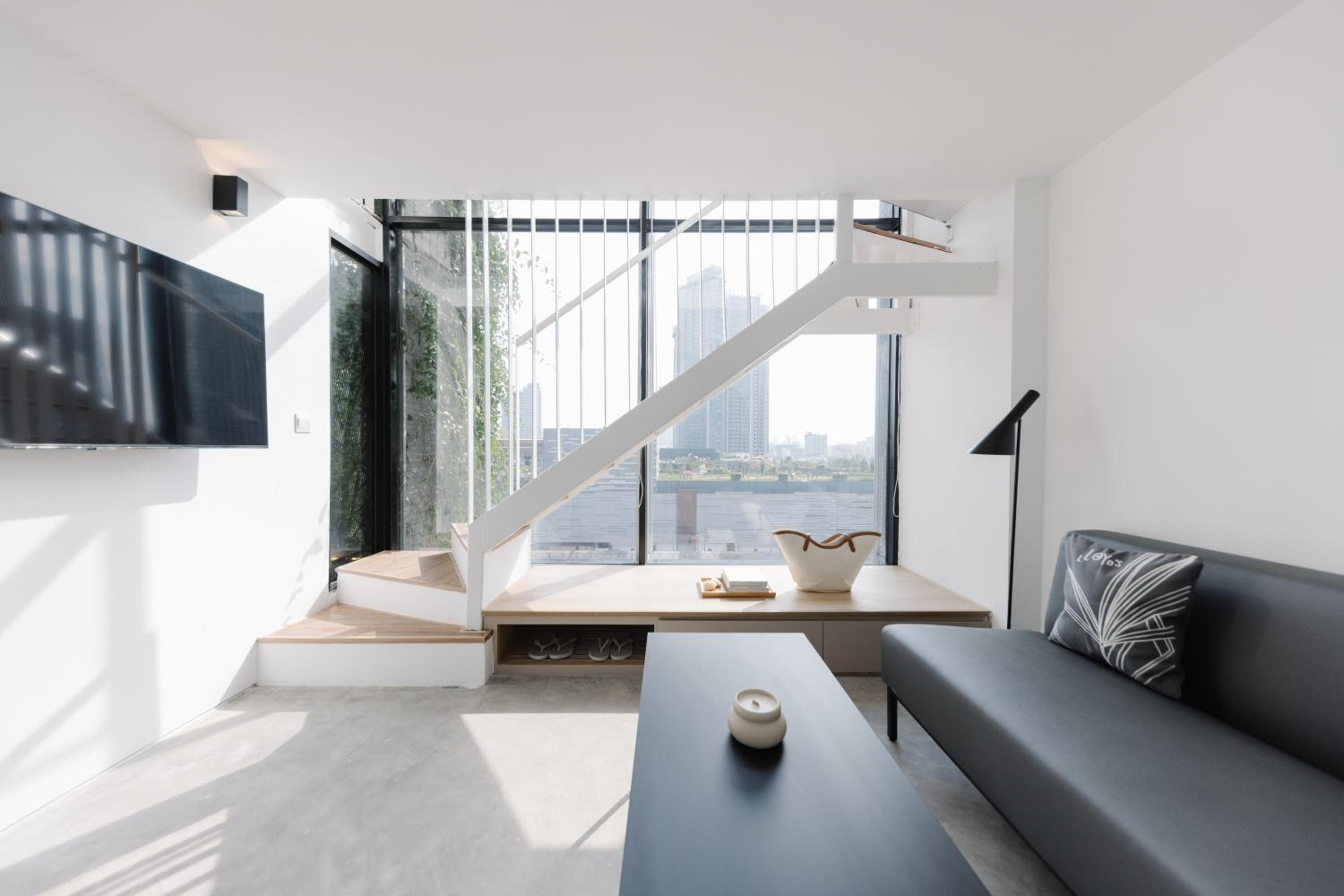 Big Sky, Loft
