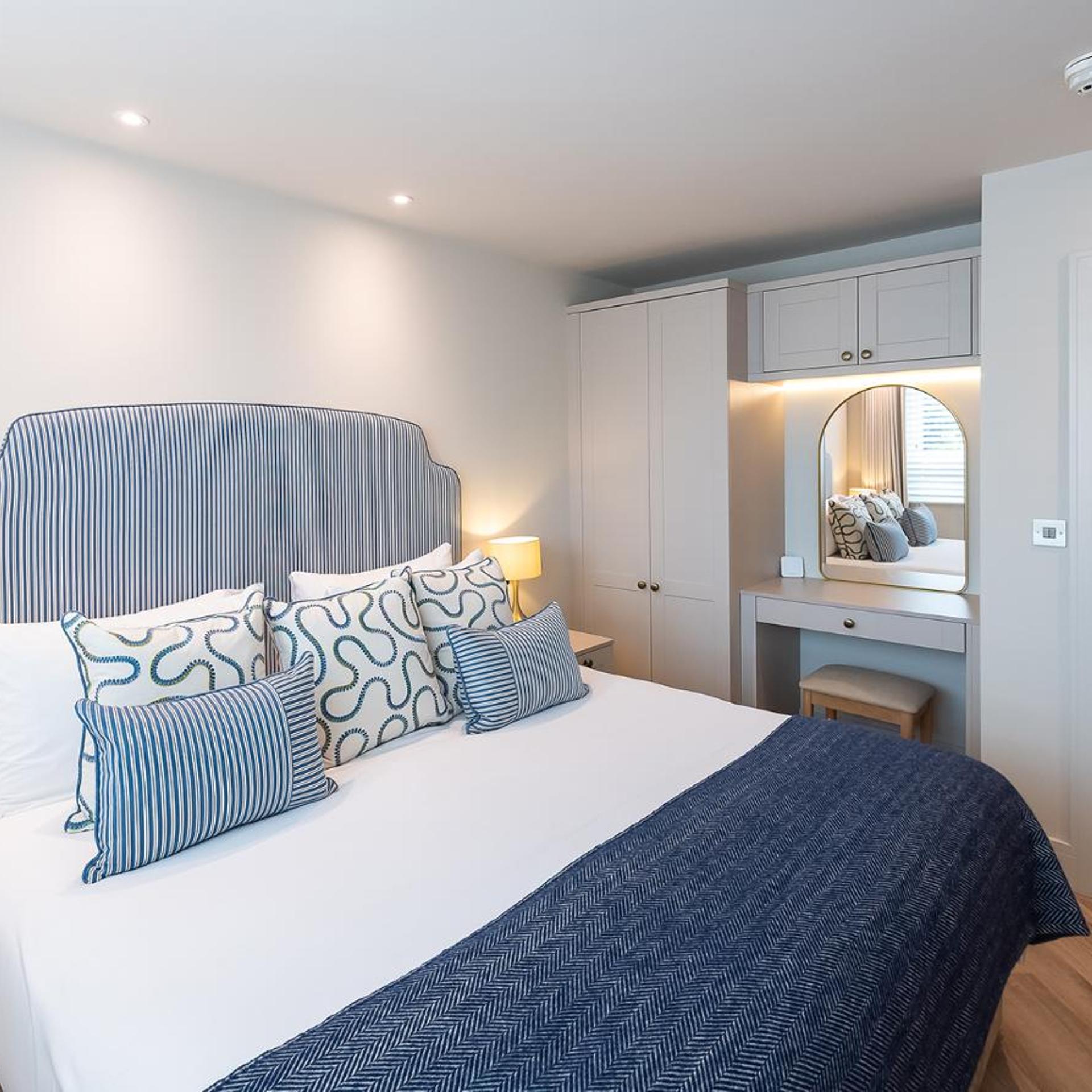2 Bedrooms, House