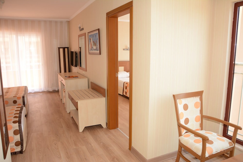 Stella Beach Hotel 36/62