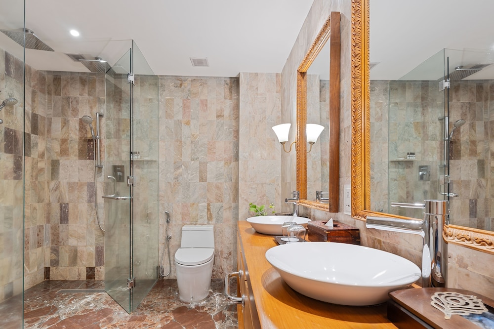 Presidential, Newari, Suite, King Bed، Hotel Yak & Yeti 8/10