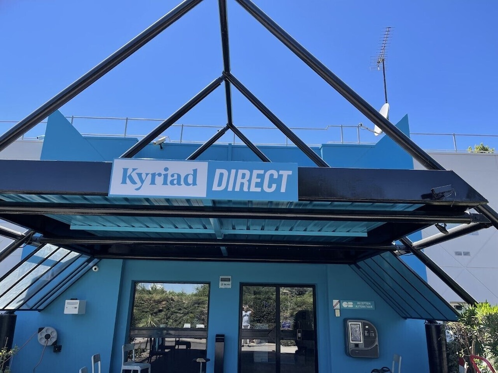 Kyriad Direct Martigues 1/17