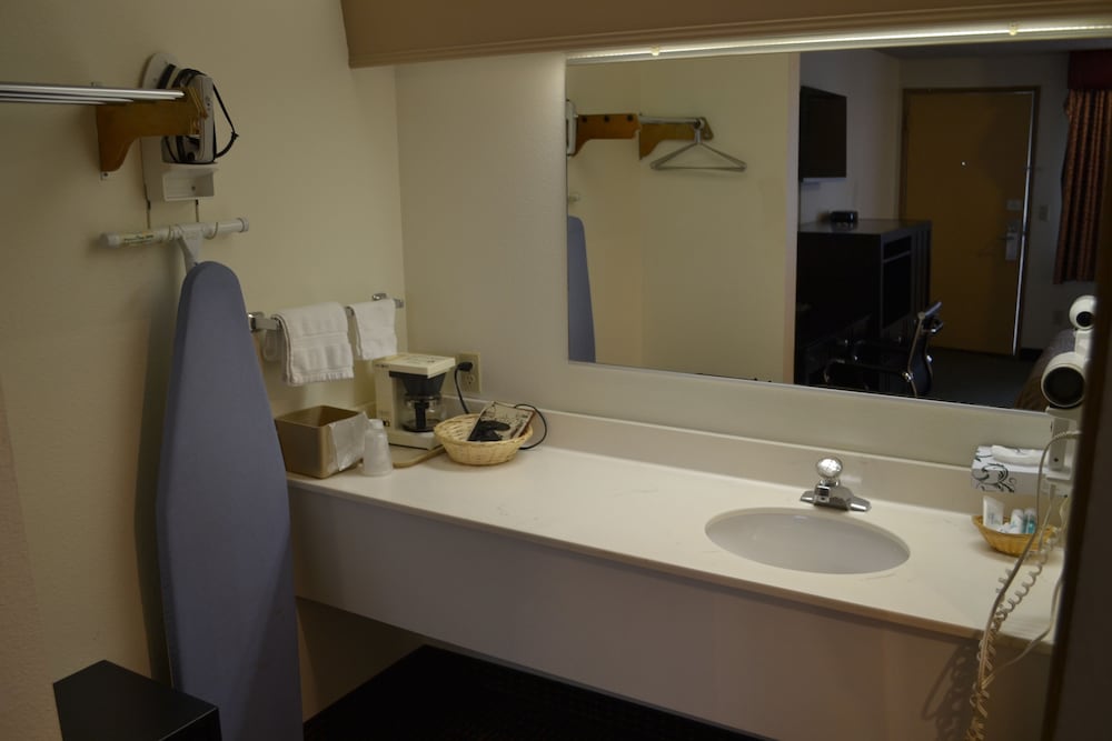 PepperTree Inn 67/67