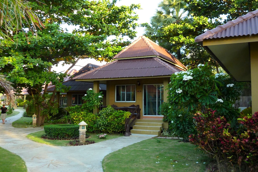Lanta Castaway Beach Resort 46/50