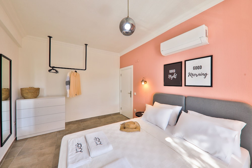 2 BEDROOMS, DUPLEX, FAMILY, MOUNTAIN VIEW, BALCONY