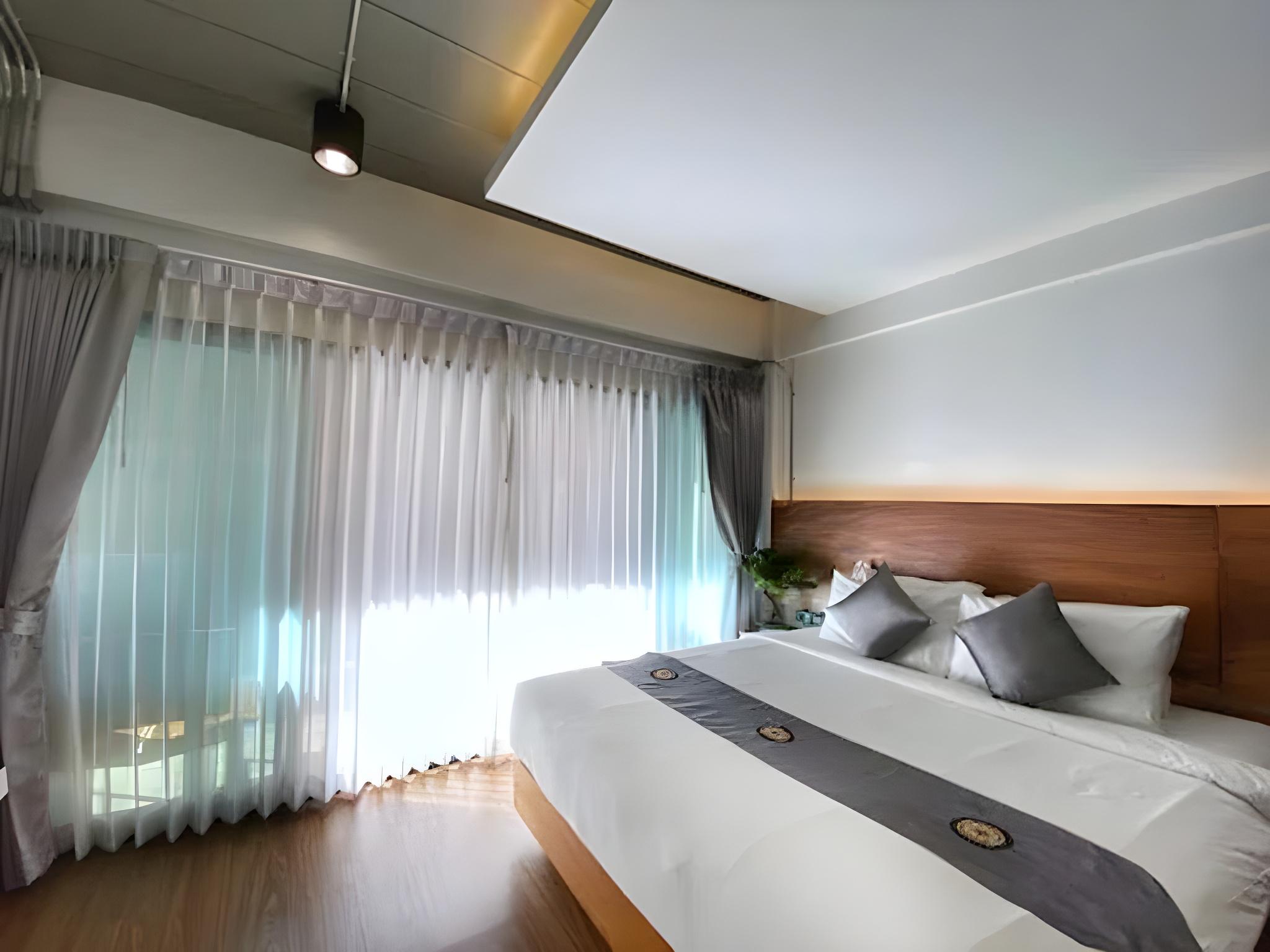 Deluxe, Double Bed, Pool Side