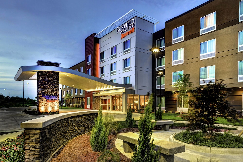 Fairfield Inn Suites Lansing At Eastwood