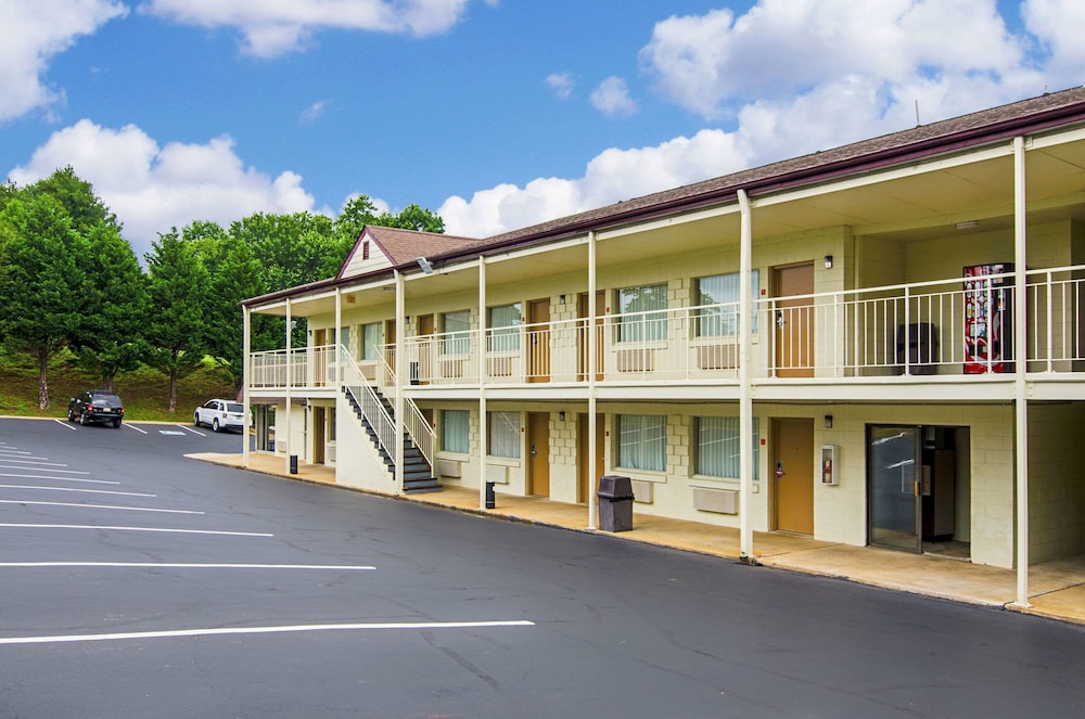 Econo Lodge Lynchburg, VA 2/50