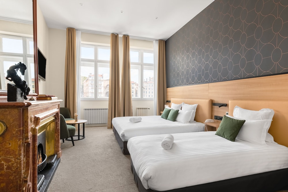 ROOM, TRIPLE