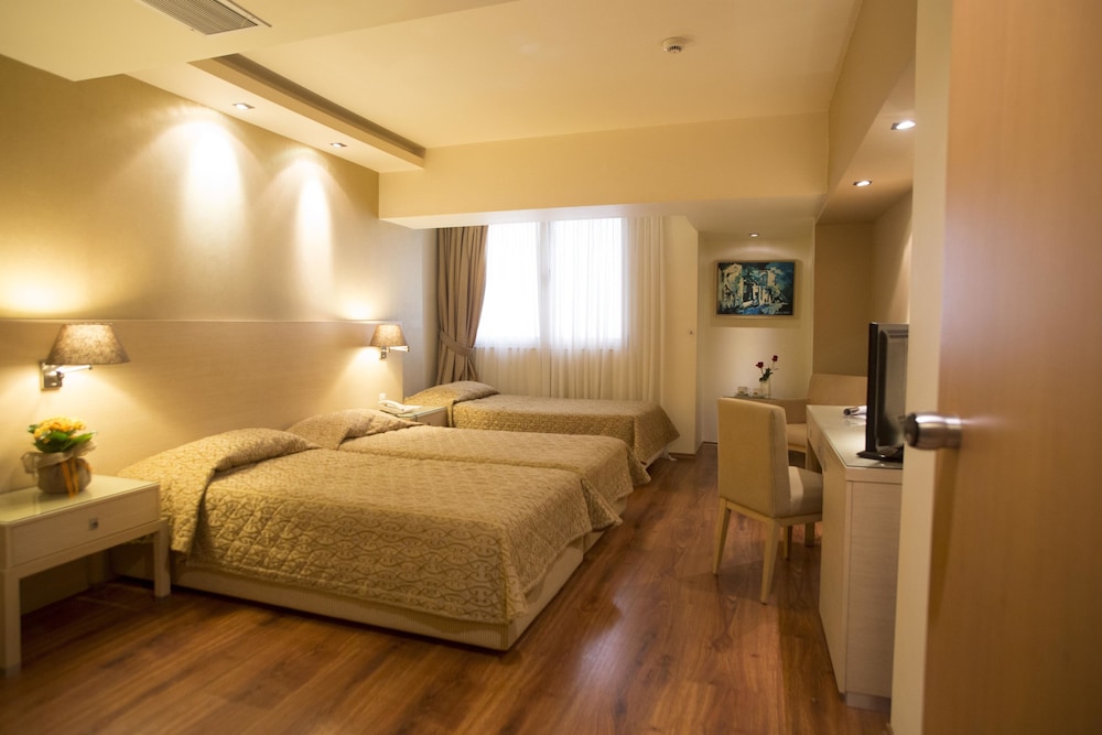 ROOM, TRIPLE