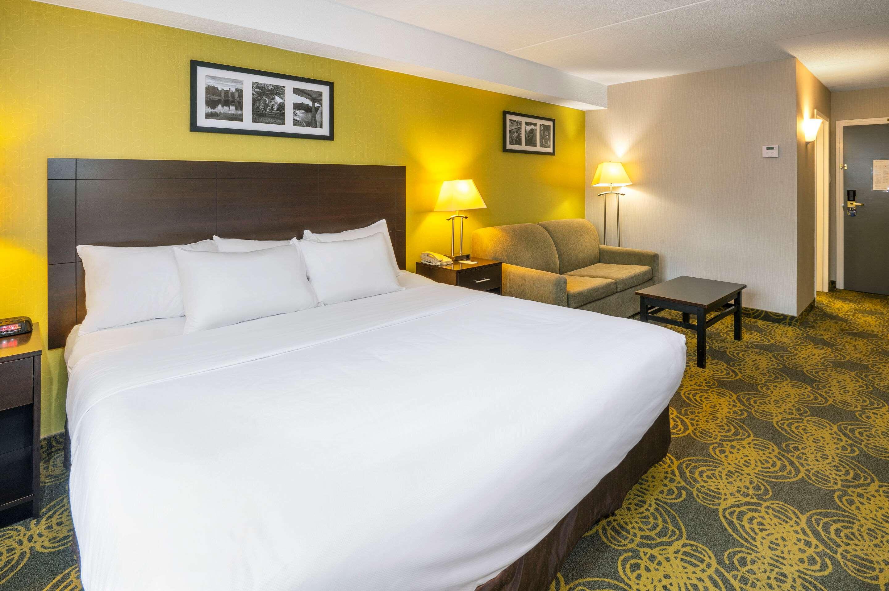 Upgrade, King and Twin Beds