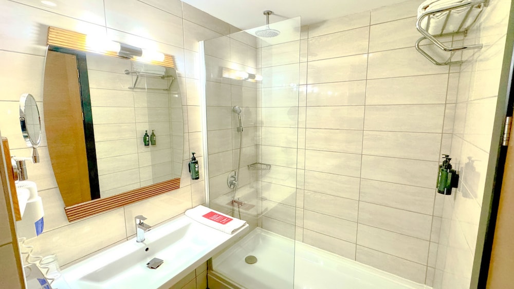 Family, 1 King and 1 Single Beds, City and Sea View، Ramada By Wyndham Tekirdag 2/2