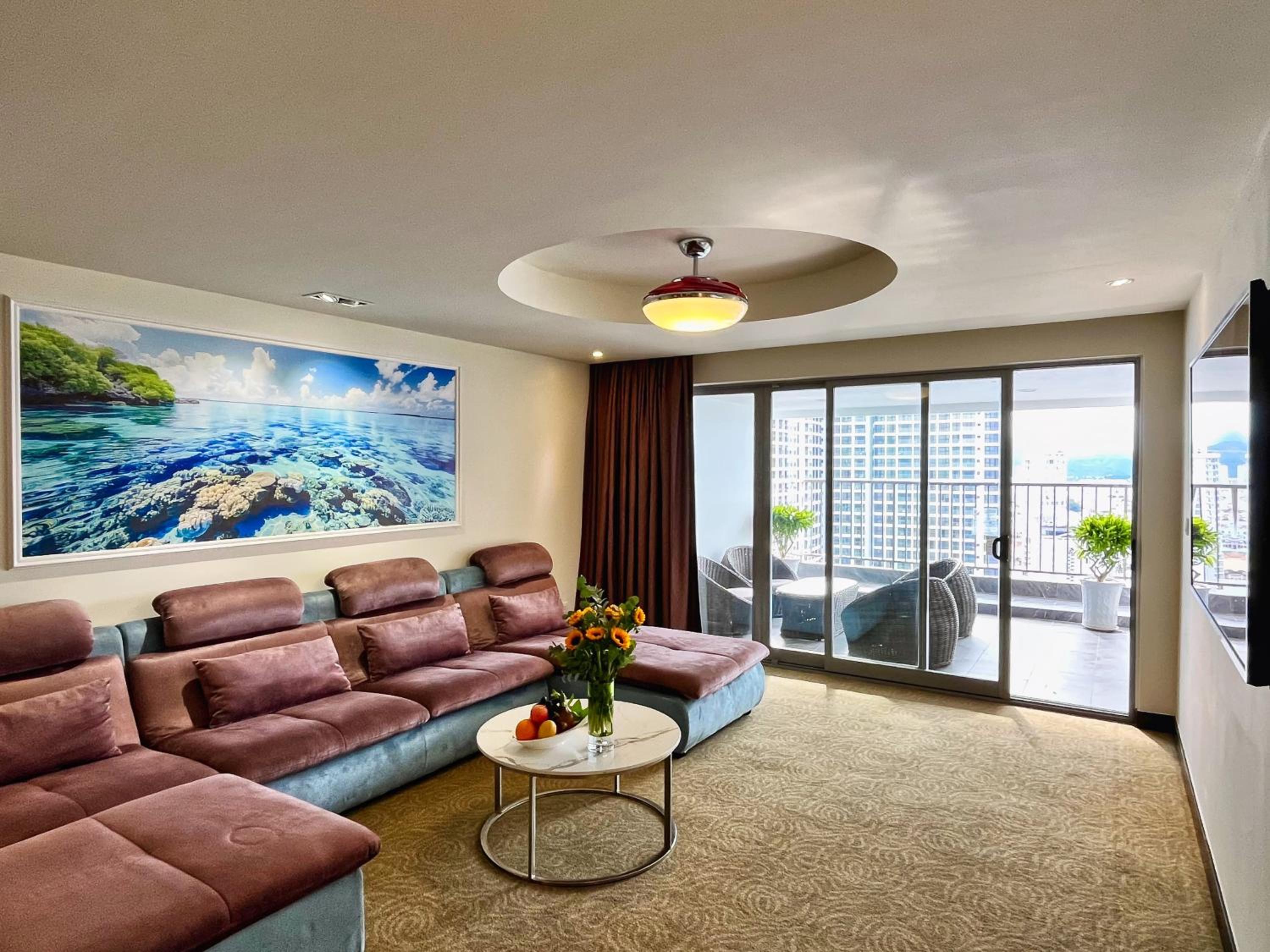 2 Bedrooms, Grand, City, Suite, Balcony