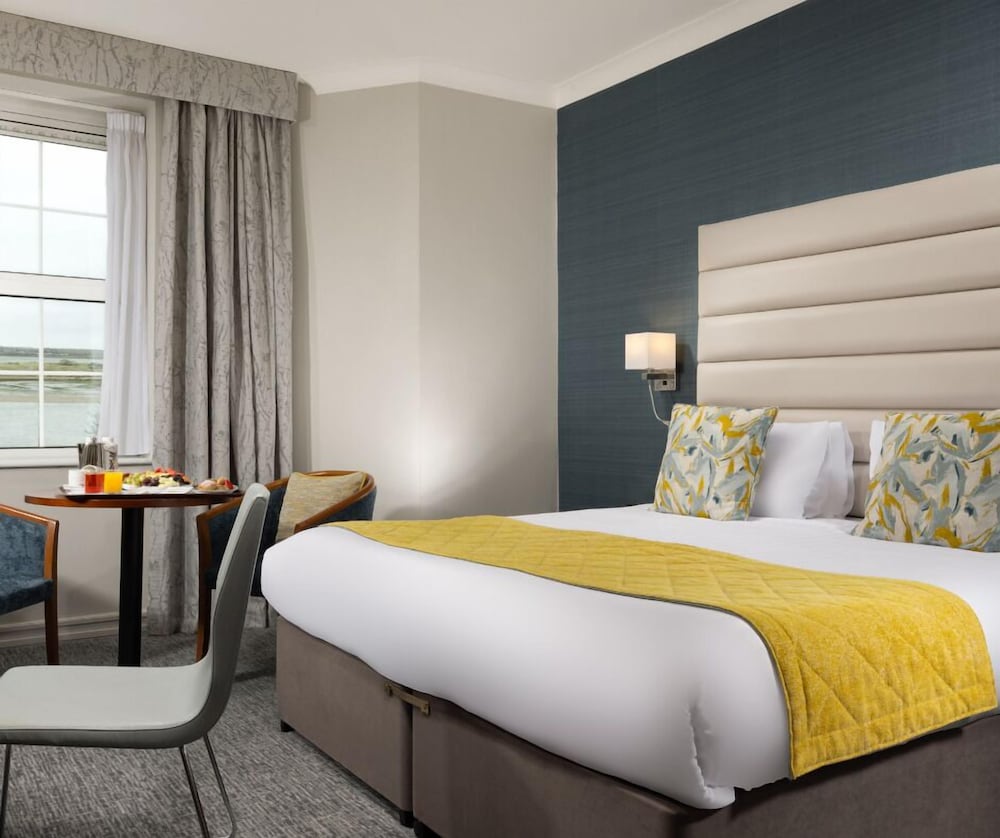 EXECUTIVE, DOUBLE BED, SEA VIEW