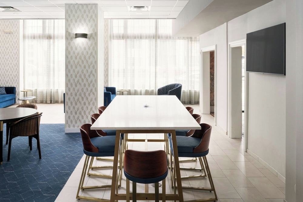 Courtyard by Marriott St. Petersburg Downtown 55/64