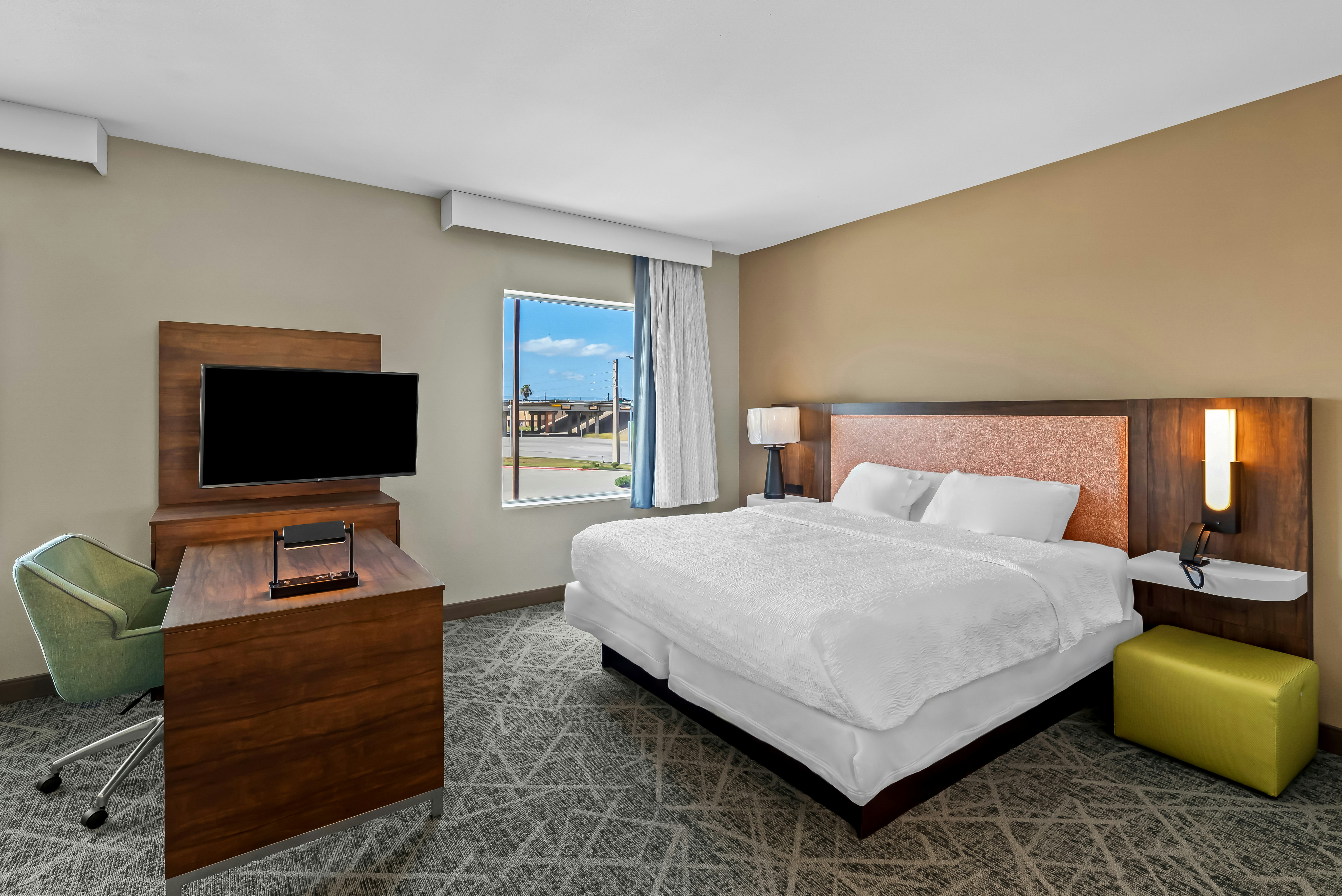ROOM, KING BED