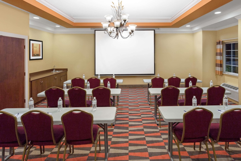 Microtel Inn Suites By Wyndham Greenville University Med 34/44