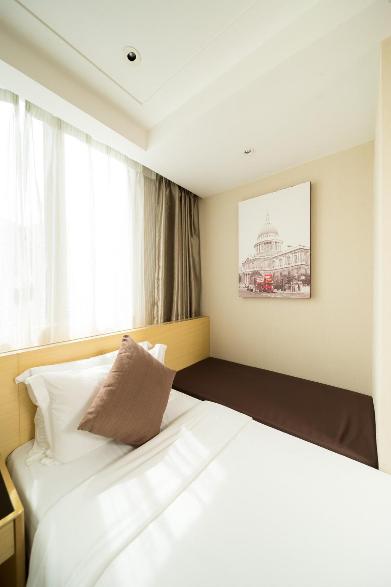 Superior, Twin Beds, City View