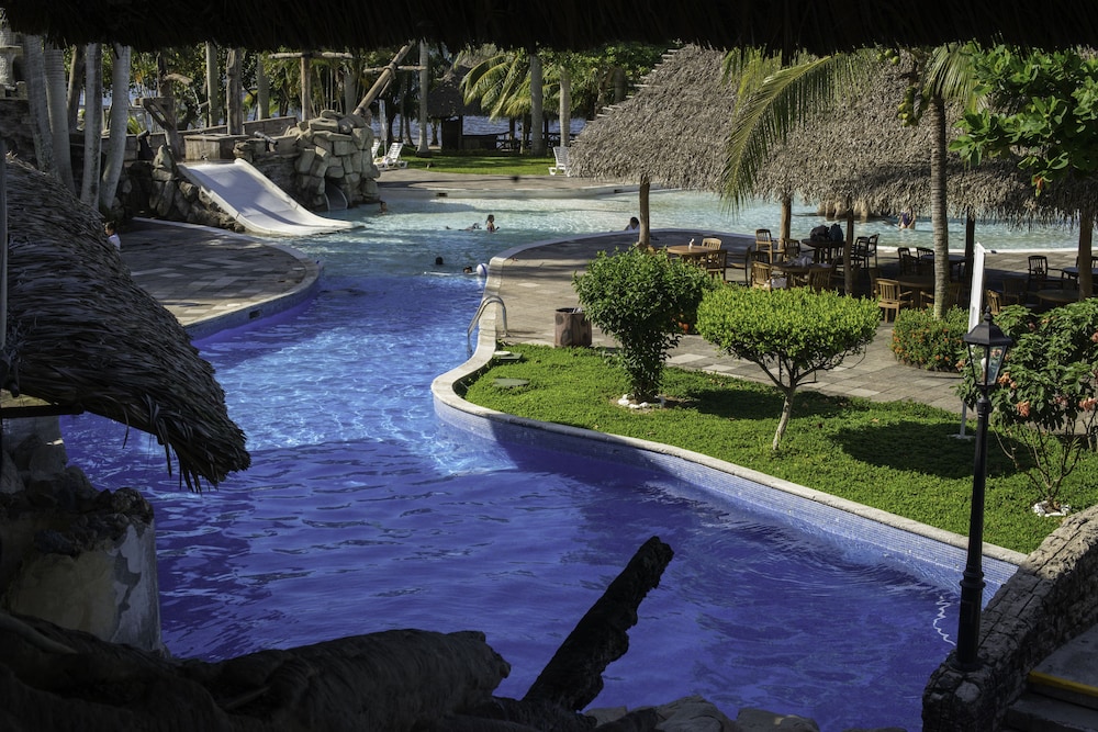 Amatique Bay Hotel 55/58