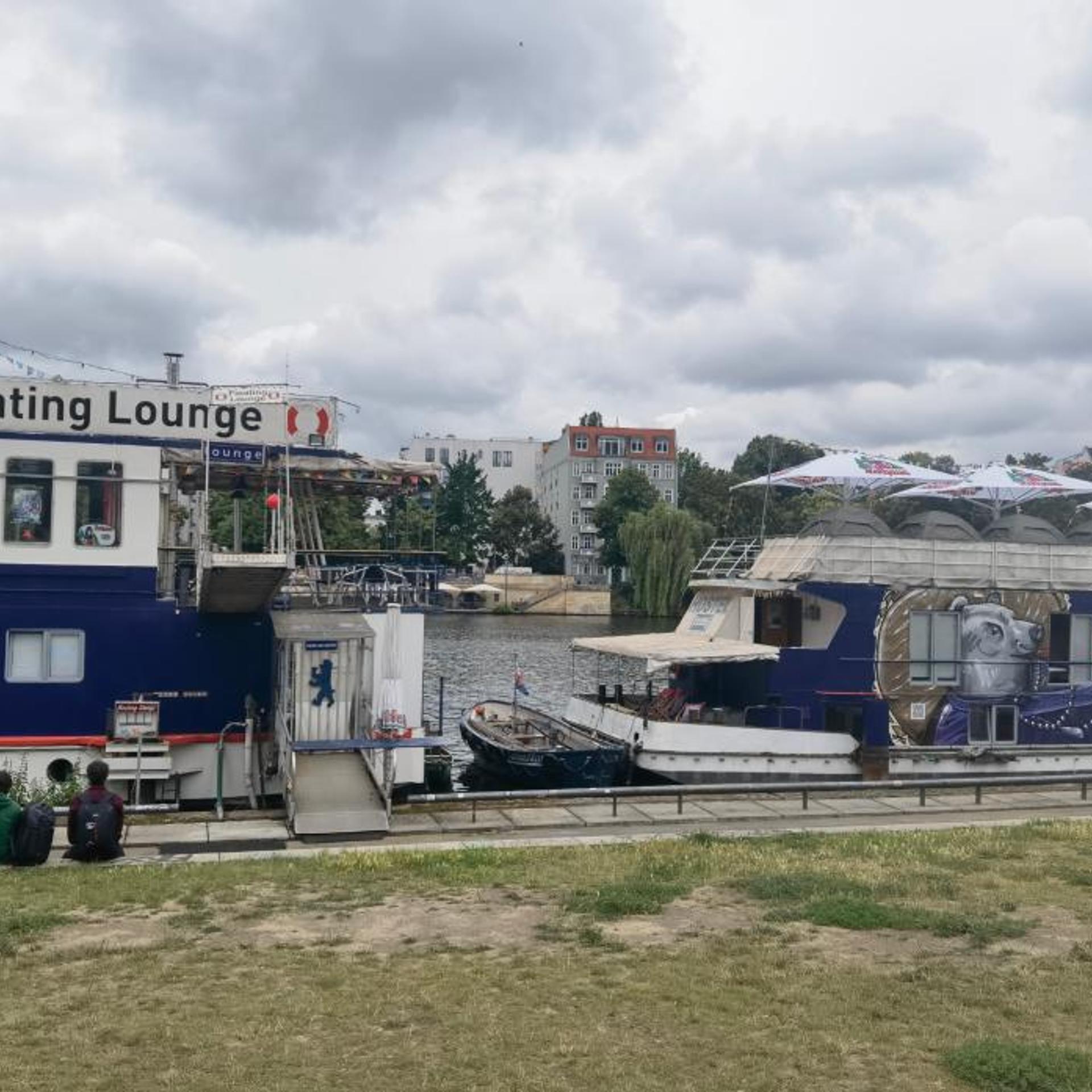 Eastern Comfort Hotel & Hostelboat 50/58