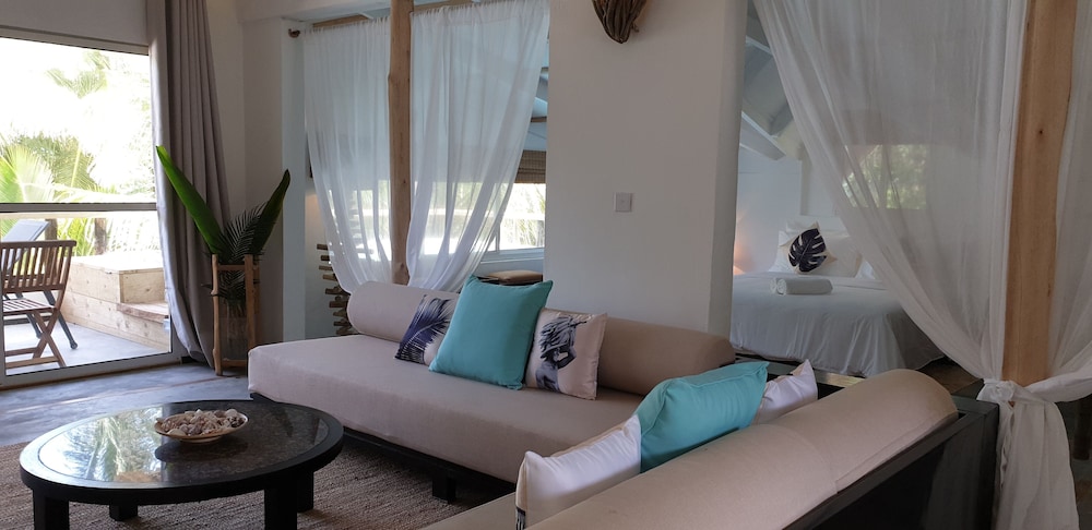 Bliss Praslin Seychelles 40/68