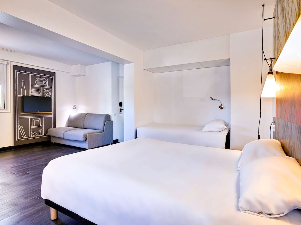 ibis La Roche sur Yon 19/73