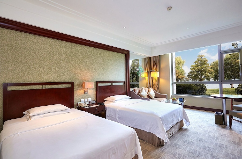 Tongli Lakeview Hotel 12/76