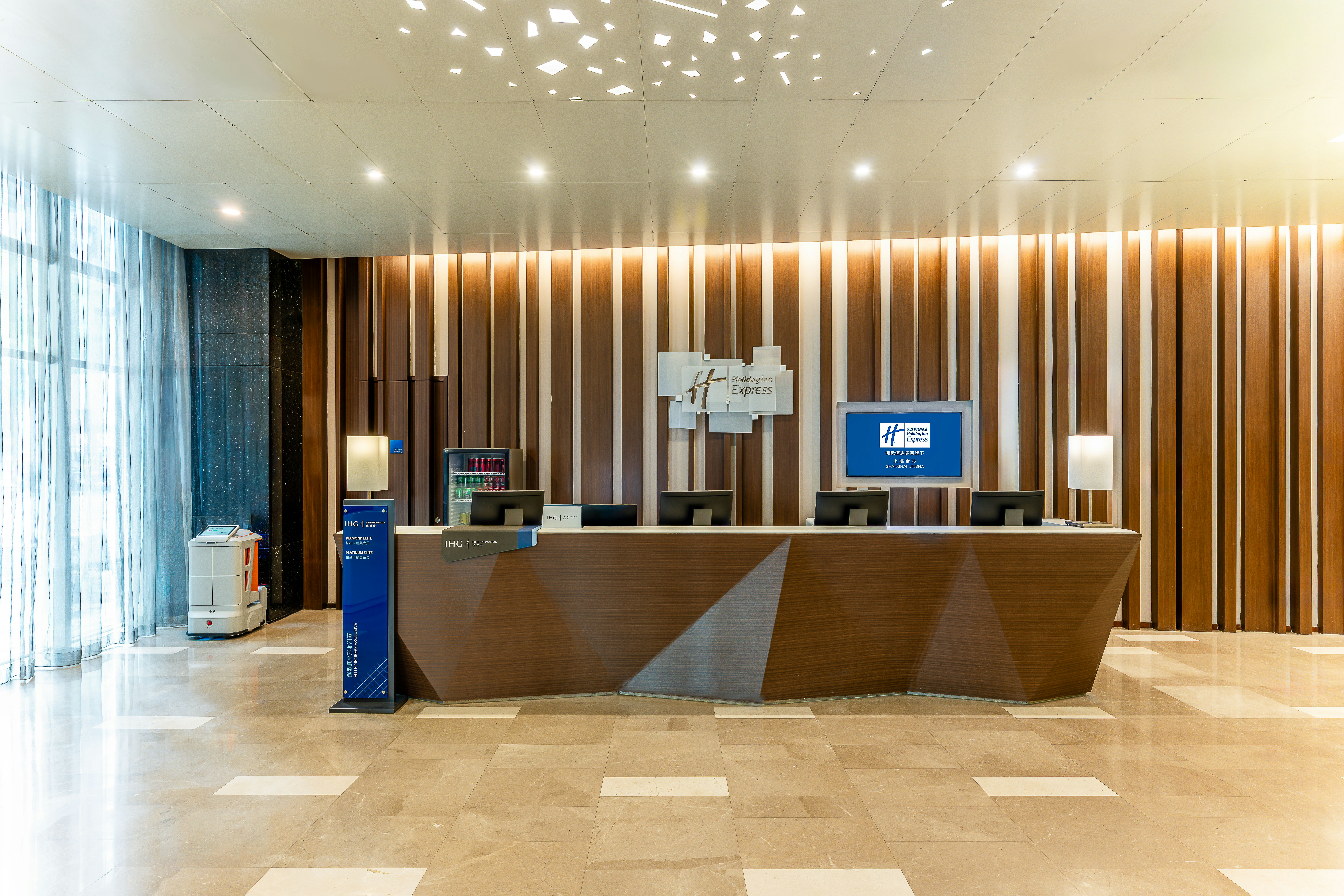 HOLIDAY INN EXPRESS SHANGHAI JINSHA 4/50