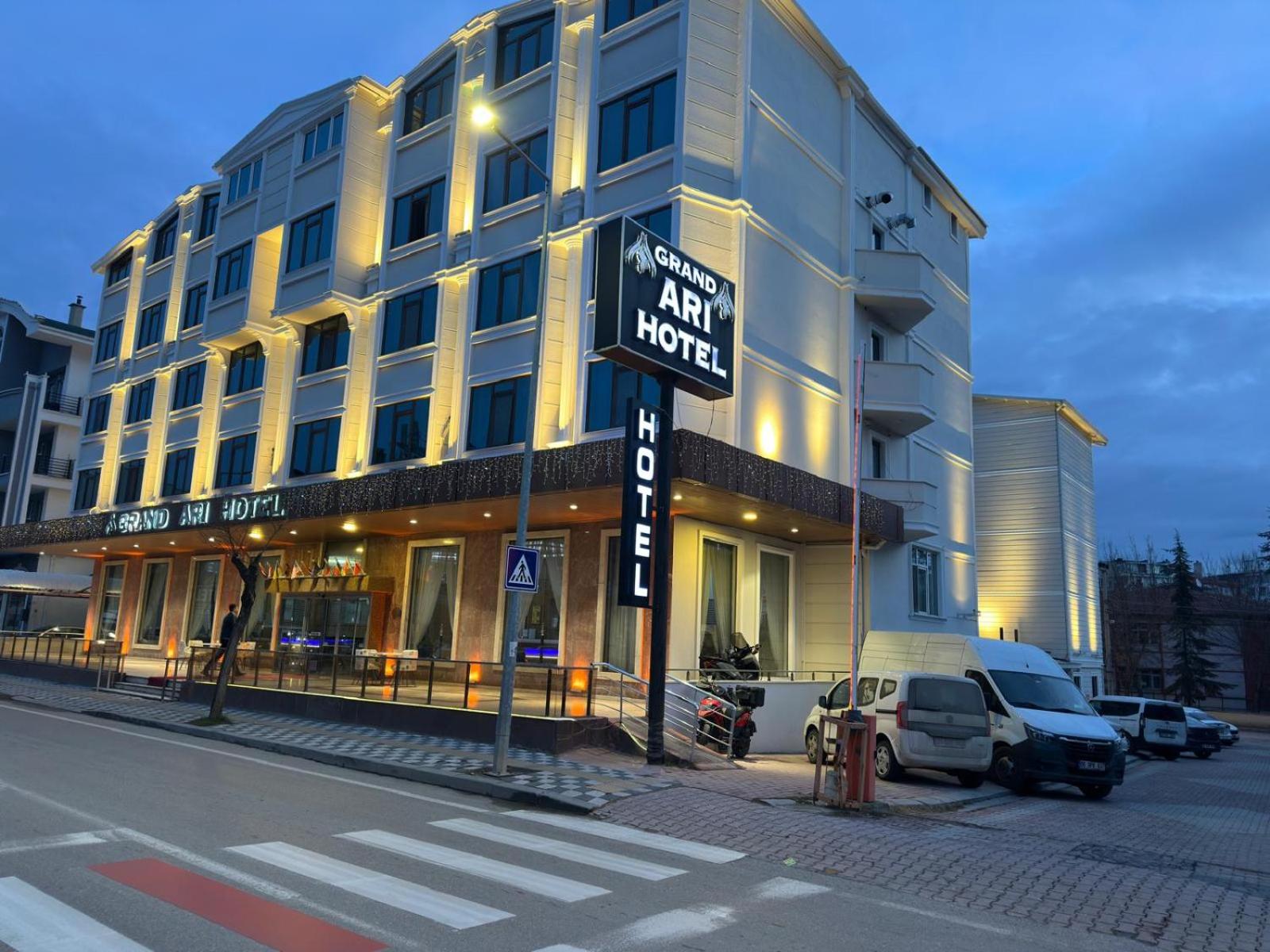 Grand Ari Otel 42/44